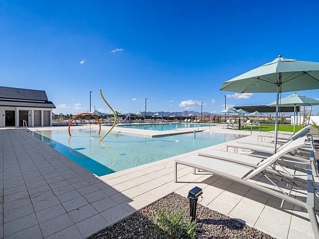 Foto del edificio - 3354 S 180th Ln