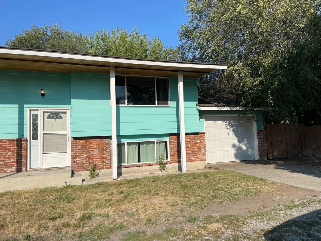 Primary Photo - 10515 E Broadway
