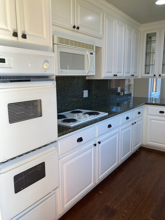 Building Photo - 2340 Rosita Ct