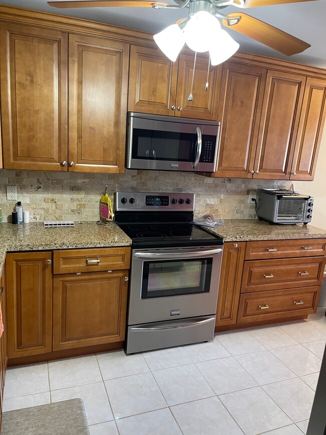 Building Photo - 5550 Witney Dr