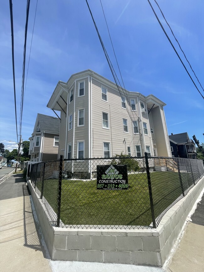 Building Photo - 92 Myrtle St