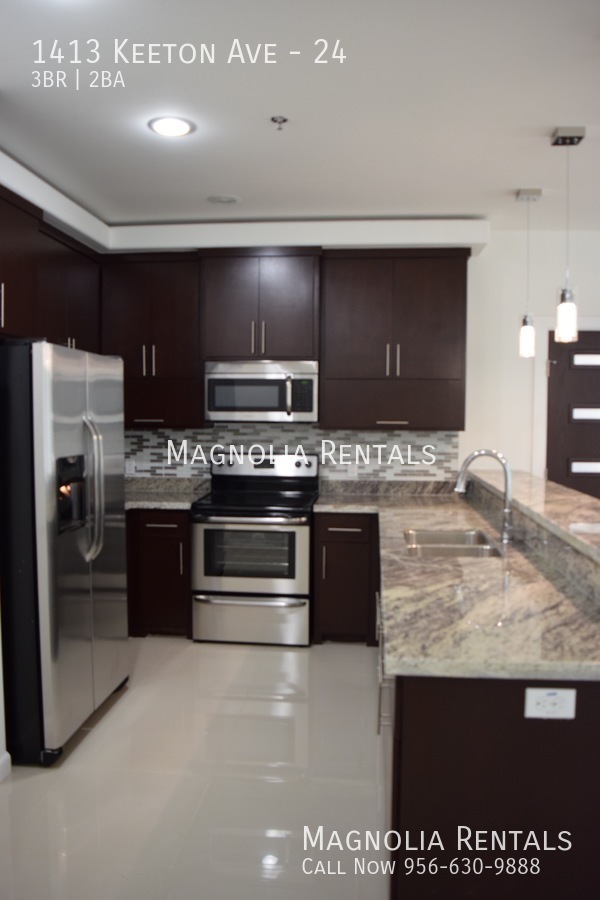 Building Photo - Las Jollas Condominiums II