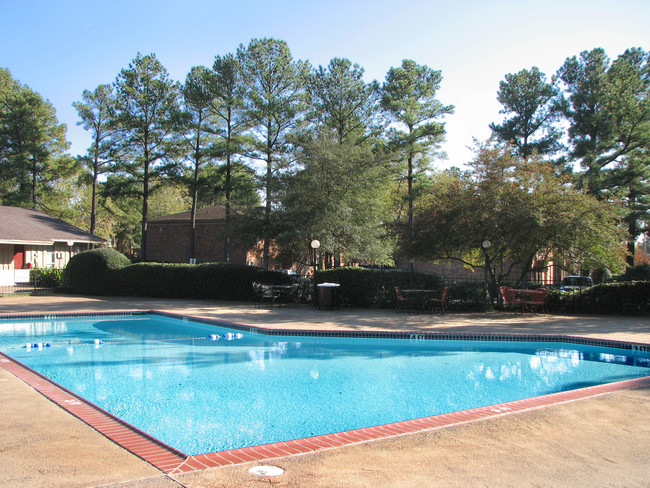 Piscina de natación - Bartlett Heights Apartments