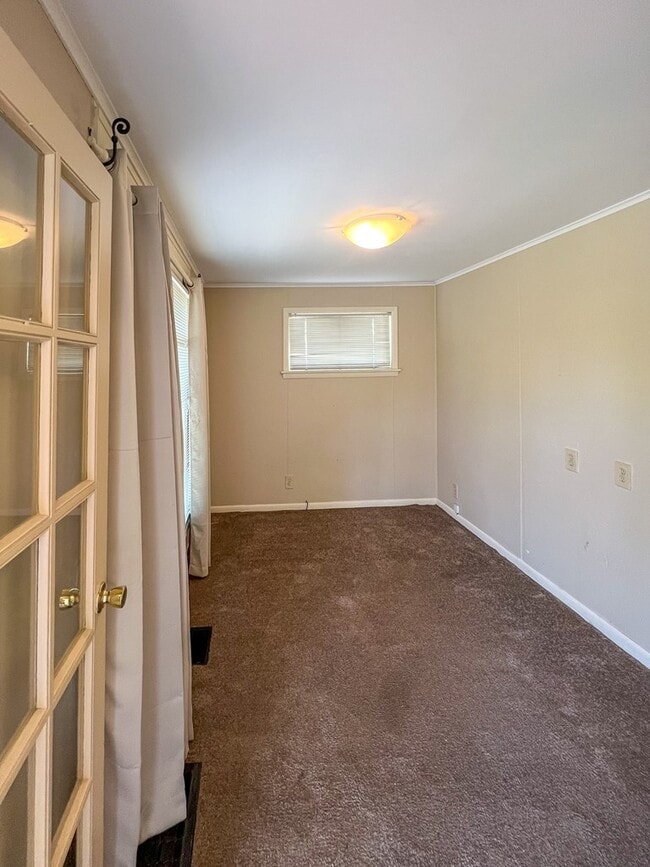 Building Photo - 477 Roe Ave