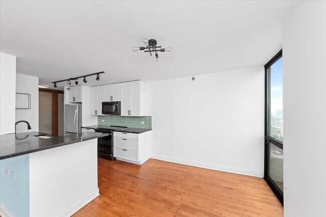 Photo - 1122 N Clark St Apartment