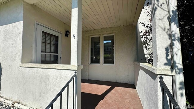 Building Photo - 158 Anstice St