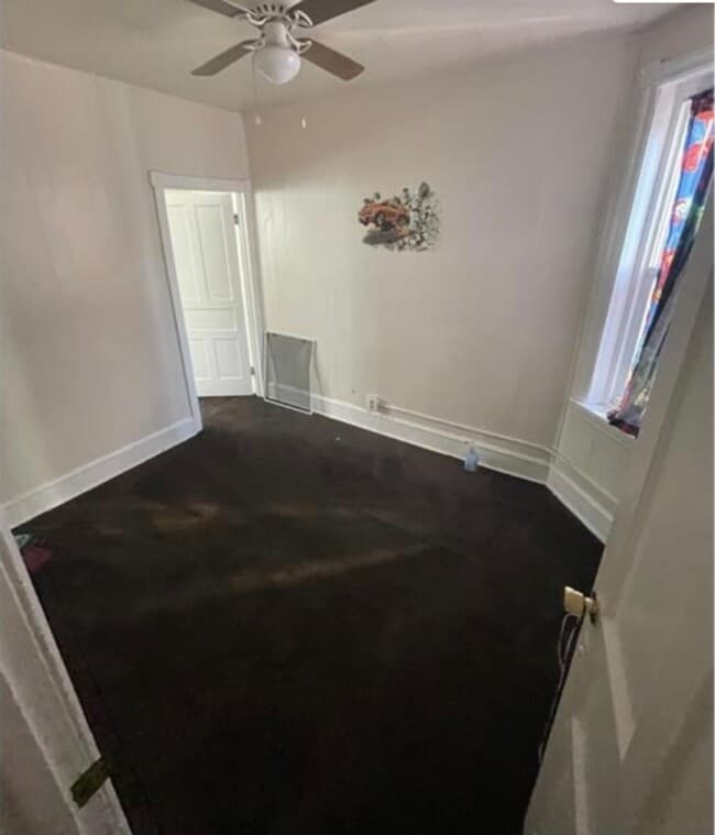 Building Photo - 3 Bedroom House for Rent