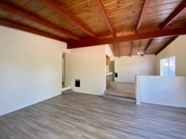 Building Photo - 1732 York Dr
