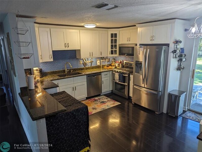 Foto del edificio - 745 Cinnamon Rd