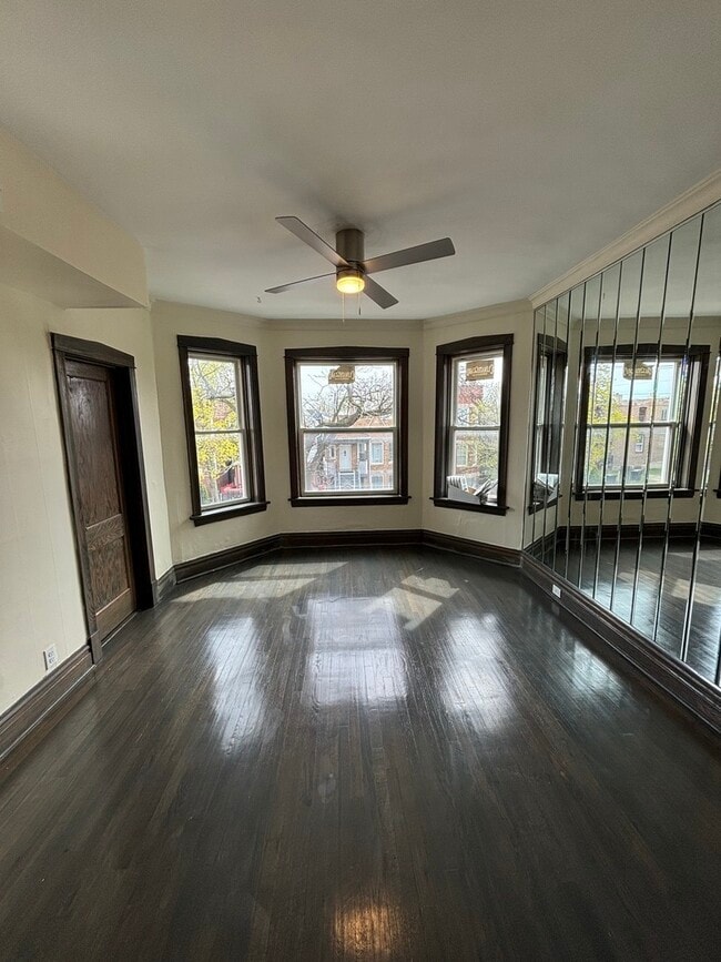 Building Photo - 1538 N Avers Ave