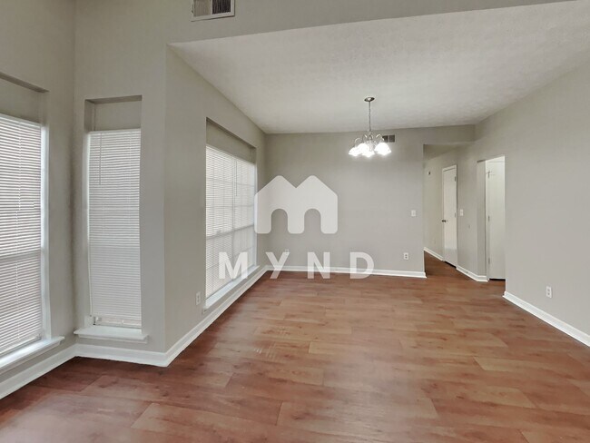 Building Photo - 10322 Wrens Dr #34