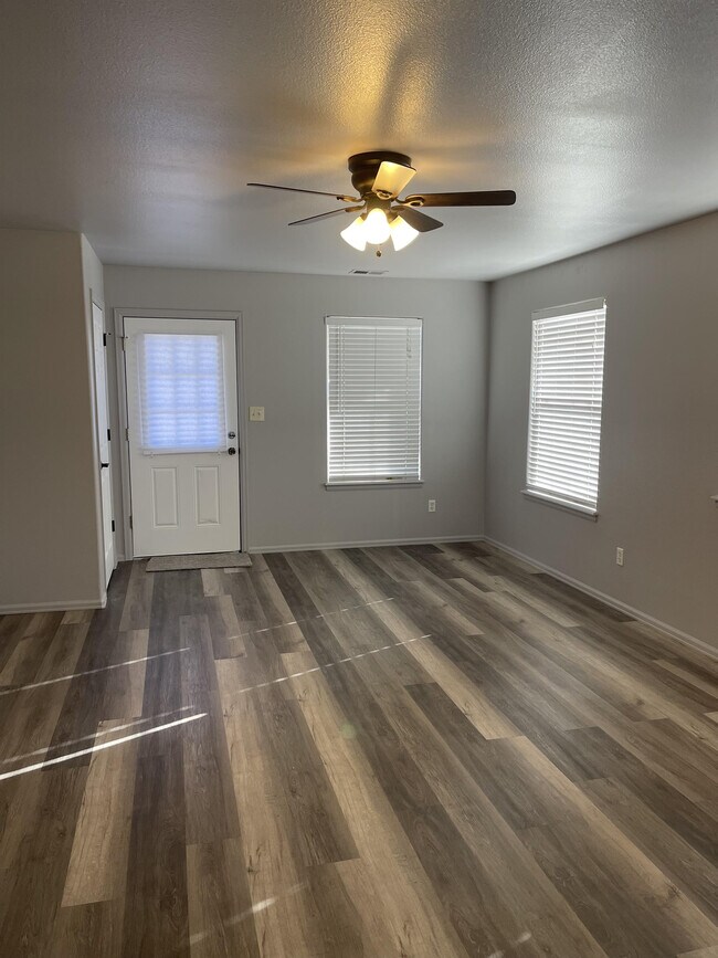 Foto del edificio - 2981 Redbud Ct