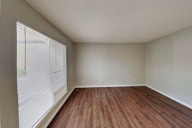 Foto del edificio - 1425 S Olathe Way