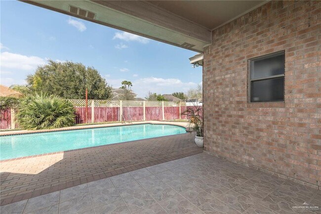 Foto del edificio - 33-25 1/2 E St