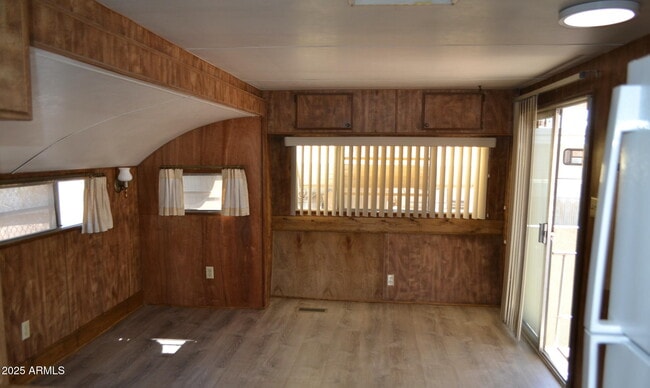 Building Photo - 677 S Warner Dr