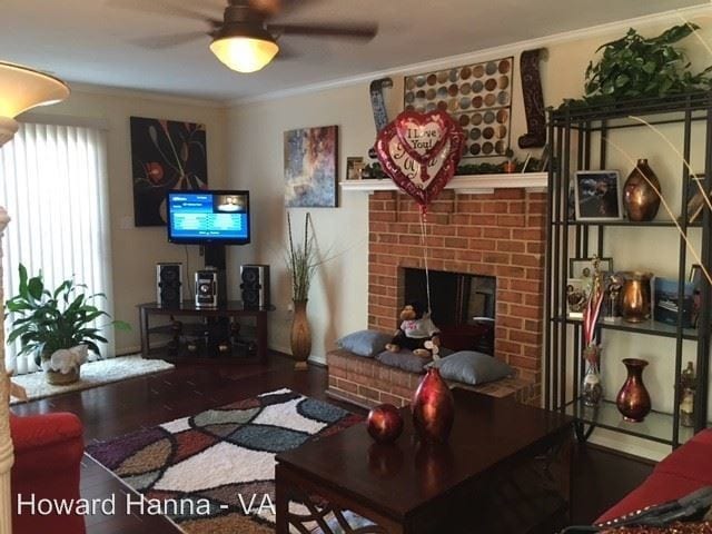 Building Photo - 2 br, 2.5 bath House - 400 S. Division Street