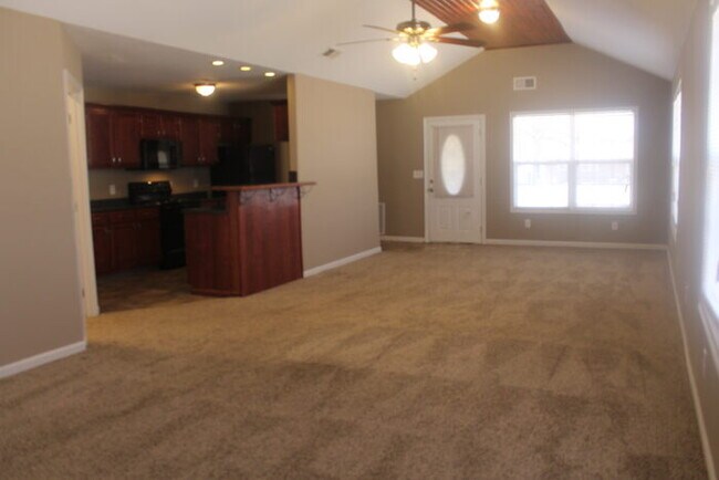 Building Photo - 905 S Butler Dr