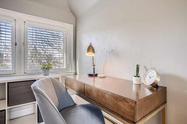 Foto del edificio - 1660 N Gaylord St