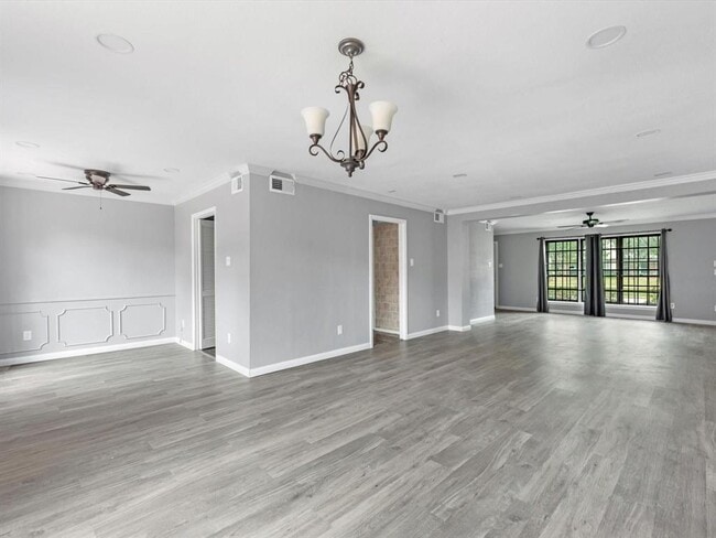 Building Photo - 10305 Briar Forest Dr