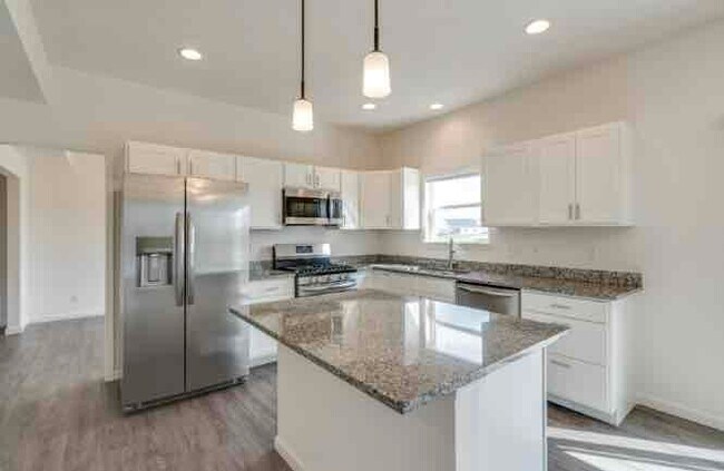 Building Photo - 1112 Colcester Ln