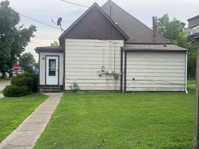 Building Photo - 700 N 13th St