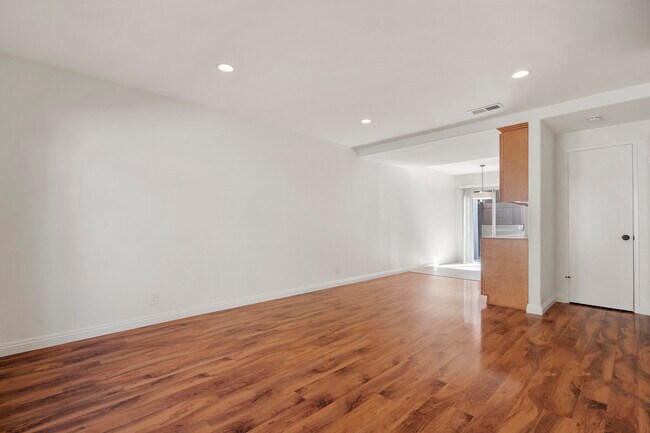Foto del edificio - 212 W Grand Ave