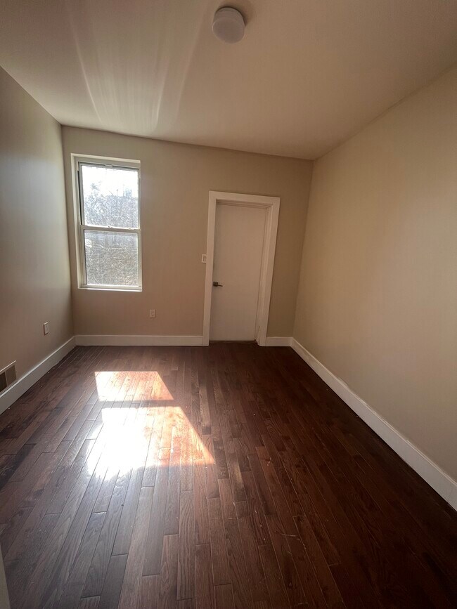 Foto del edificio - 307 Chapel Ave