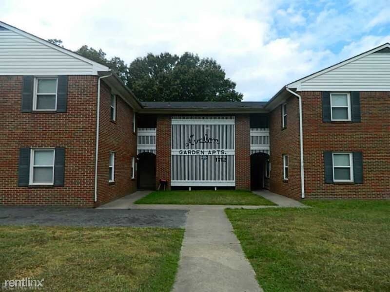 2 Br 1 Bath Apartment 1712 Bainbridge Blvd Apartment For Rent In Chesapeake Va Apartments Com