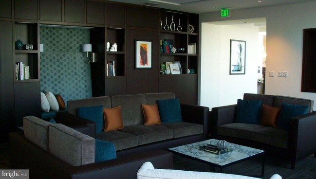Foto del edificio - 100 Harborview Dr