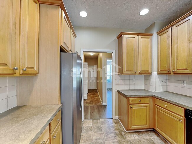 Foto del edificio - 5701 Rutland Cir