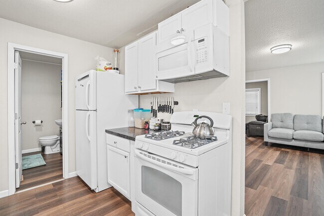 Building Photo - 18420 E Bow Ave