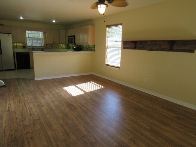 Sala de estar - 828 S Duss St