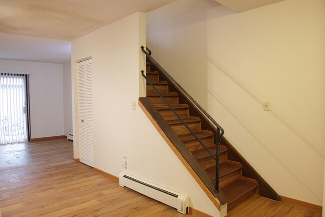 Building Photo - 637 13th St S