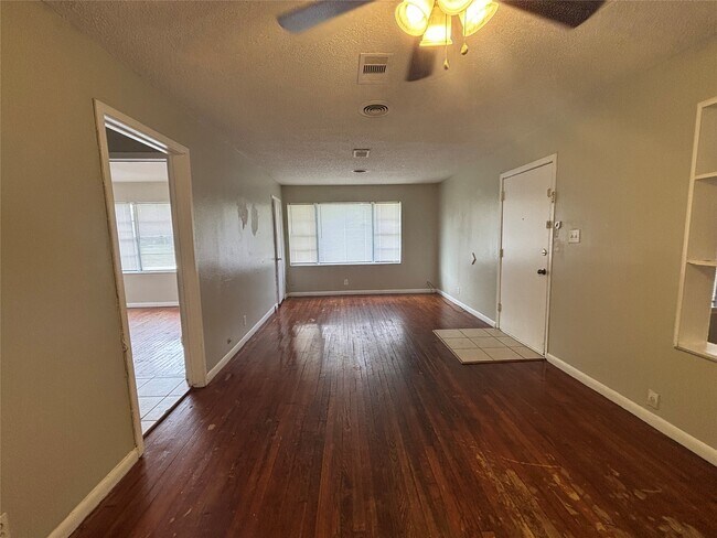 Building Photo - 129 Lee Dr