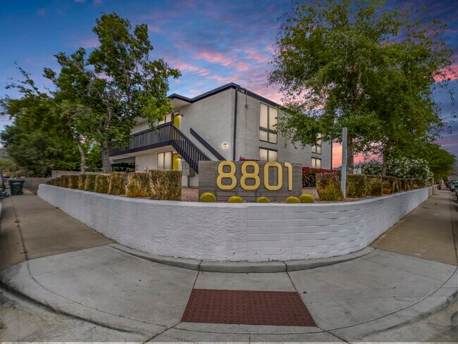 Foto del edificio - 8801 N 1st St