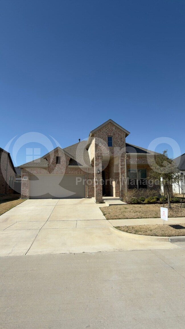 Building Photo - 923 Hawthorn Ln