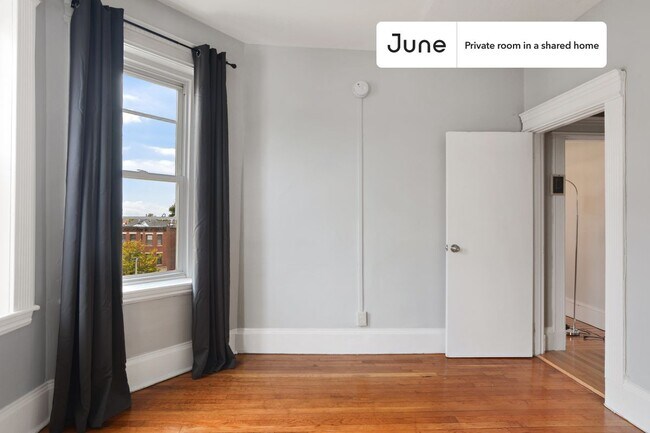 Building Photo - Room in Shared 4 bed/1 bath home