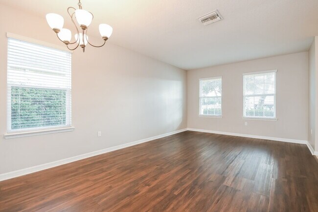 Foto del edificio - 5013 Brenton Manor Ave