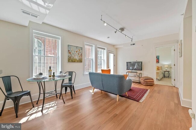 Foto del edificio - 1465 Columbia Rd NW