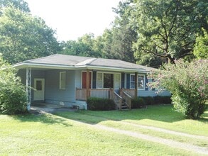 Building Photo - 1833 Moncrief Rd