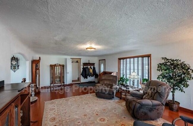 Building Photo - 2148 Main St