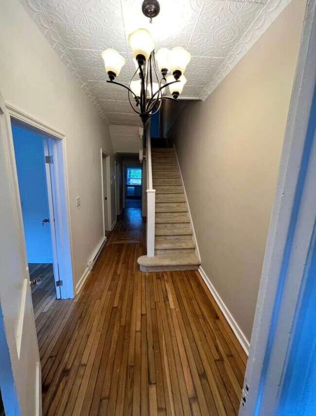 Building Photo - 14 Blatch Av