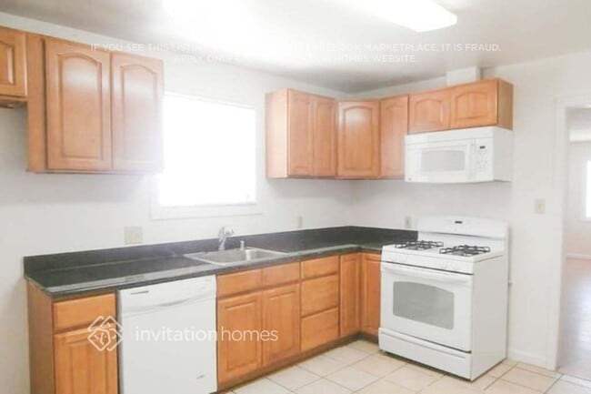 Building Photo - 3200 San Diego Way