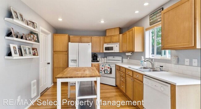 Building Photo - 3 br, 2.5 bath House - 24020 SE 282nd St