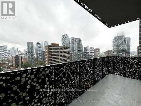 Building Photo - 55 Charles St E