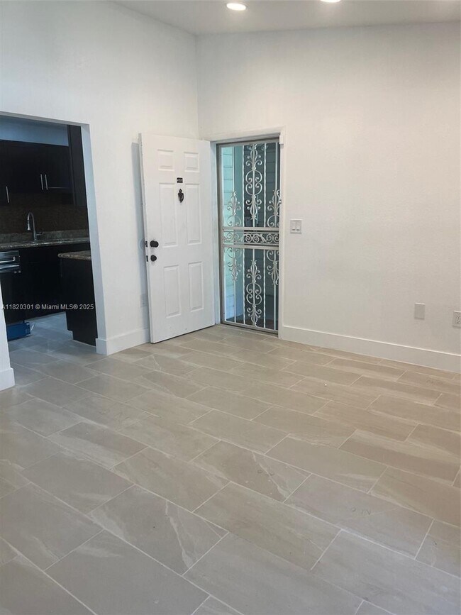 Foto del edificio - 451 NE 207th Ln