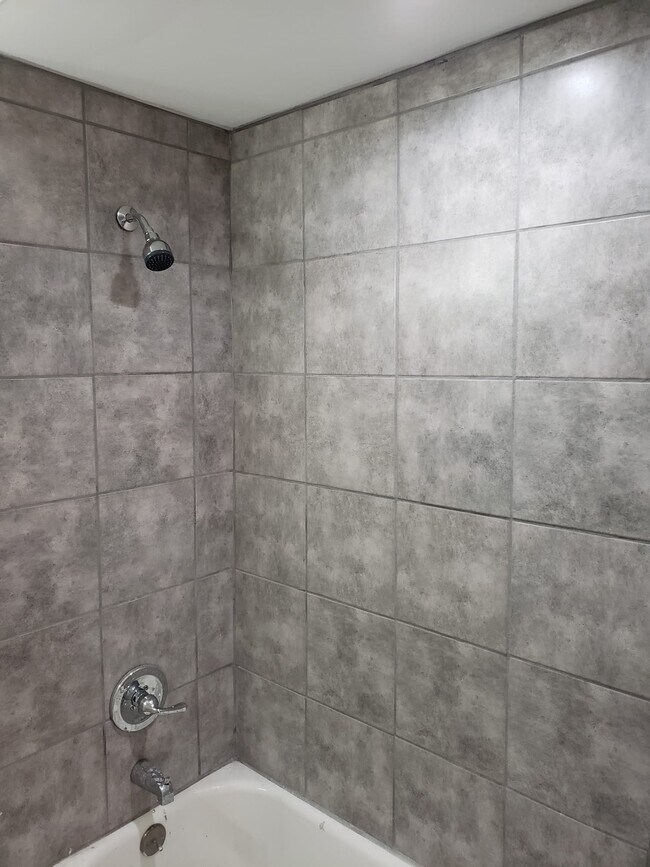 Foto del edificio - 2478 Paris St