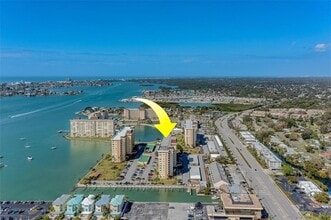 Building Photo - 4550 Cove Cir