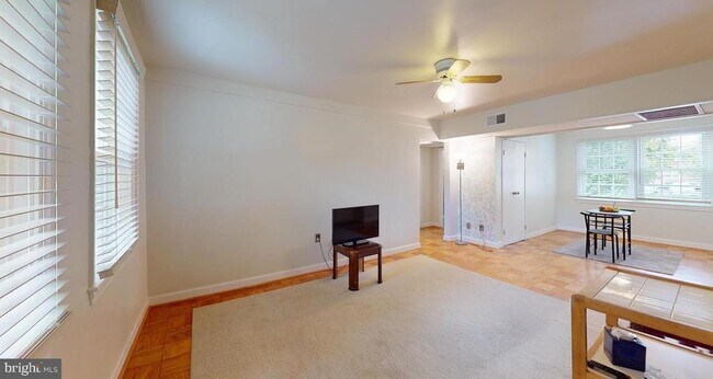 Building Photo - 6620 Boulevard View