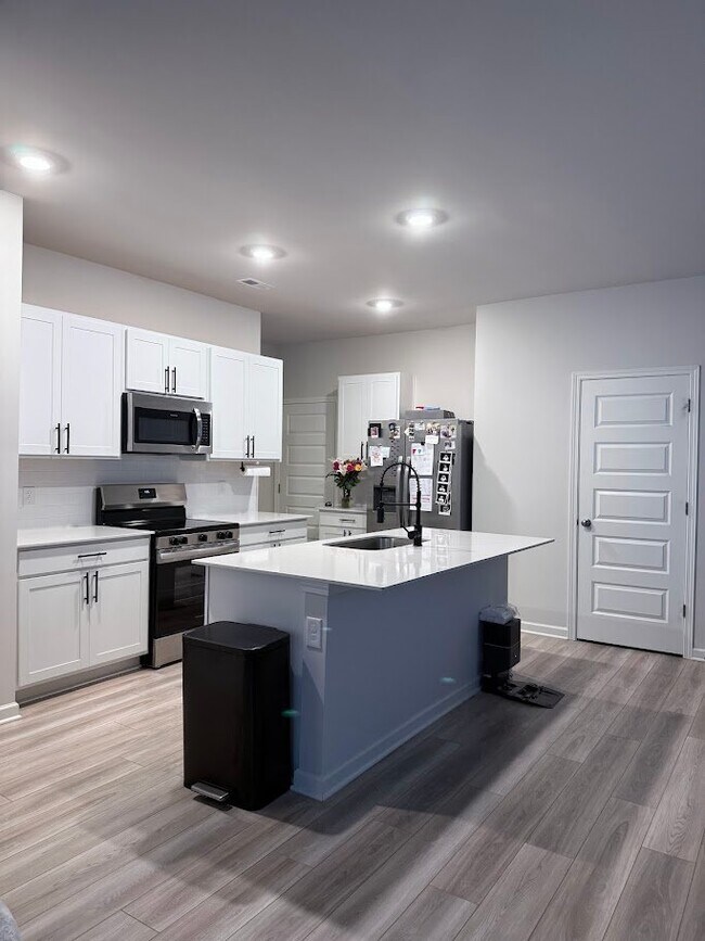 Foto del edificio - 773 Moray Ln